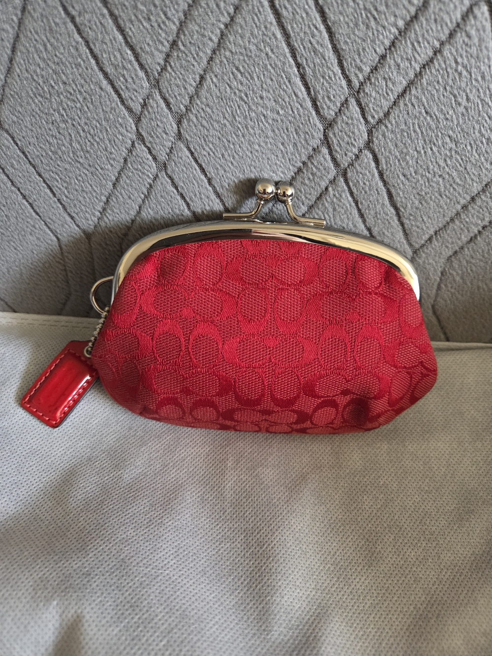 💋Coach Red Signature Jacquard Kiss-Lock Coin Purse✨️ - Picture 2 of 5